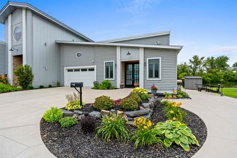 Photo of 333 E MAIN Street, OMRO, WI 54963 (MLS # 50311960)