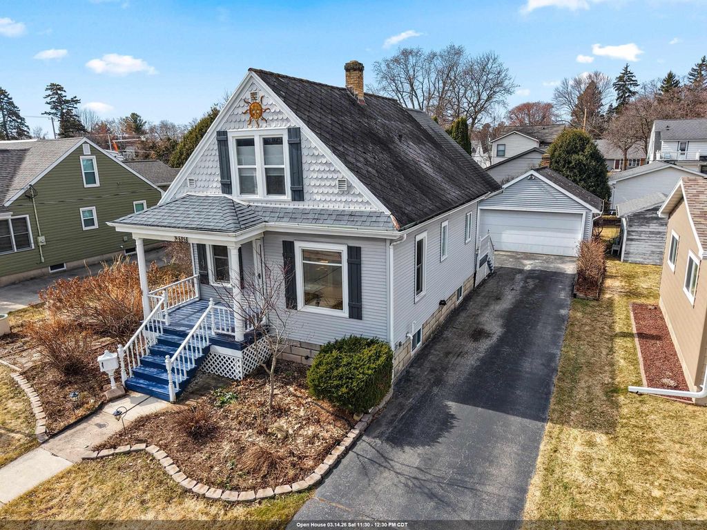 Photo of 1525 N CLARK Street, APPLETON, WI 54911 (MLS # 50322168)