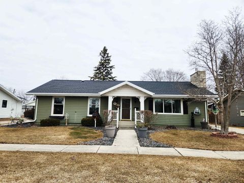 Photo of 64 N ST JOSEPHS Lane, FOND DU LAC, WI 54935 (MLS # 50321731)