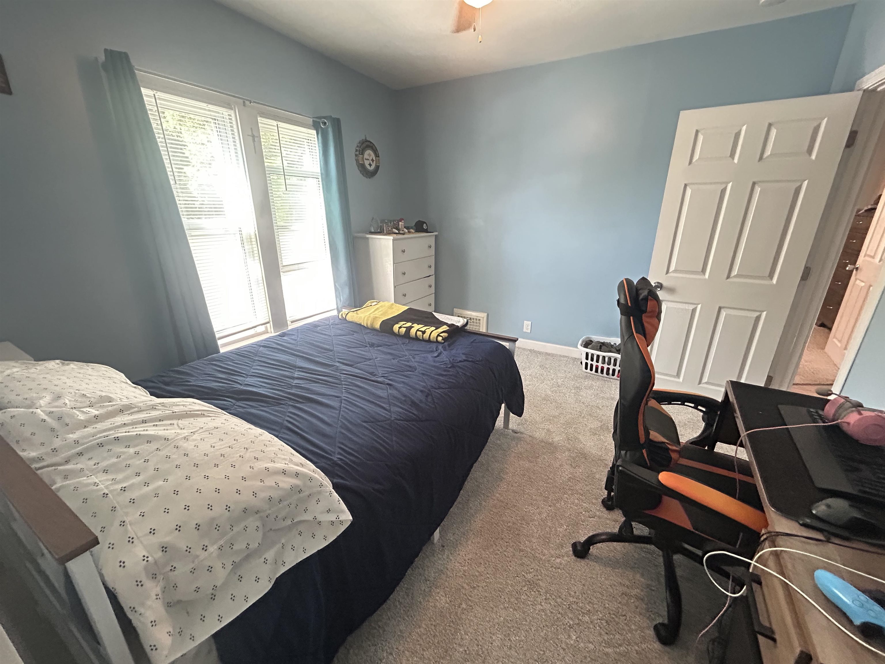 Oshkosh, Wisconsin 54901, United States, 4 Bedrooms Bedrooms, ,2 BathroomsBathrooms,Residential,Active,129601