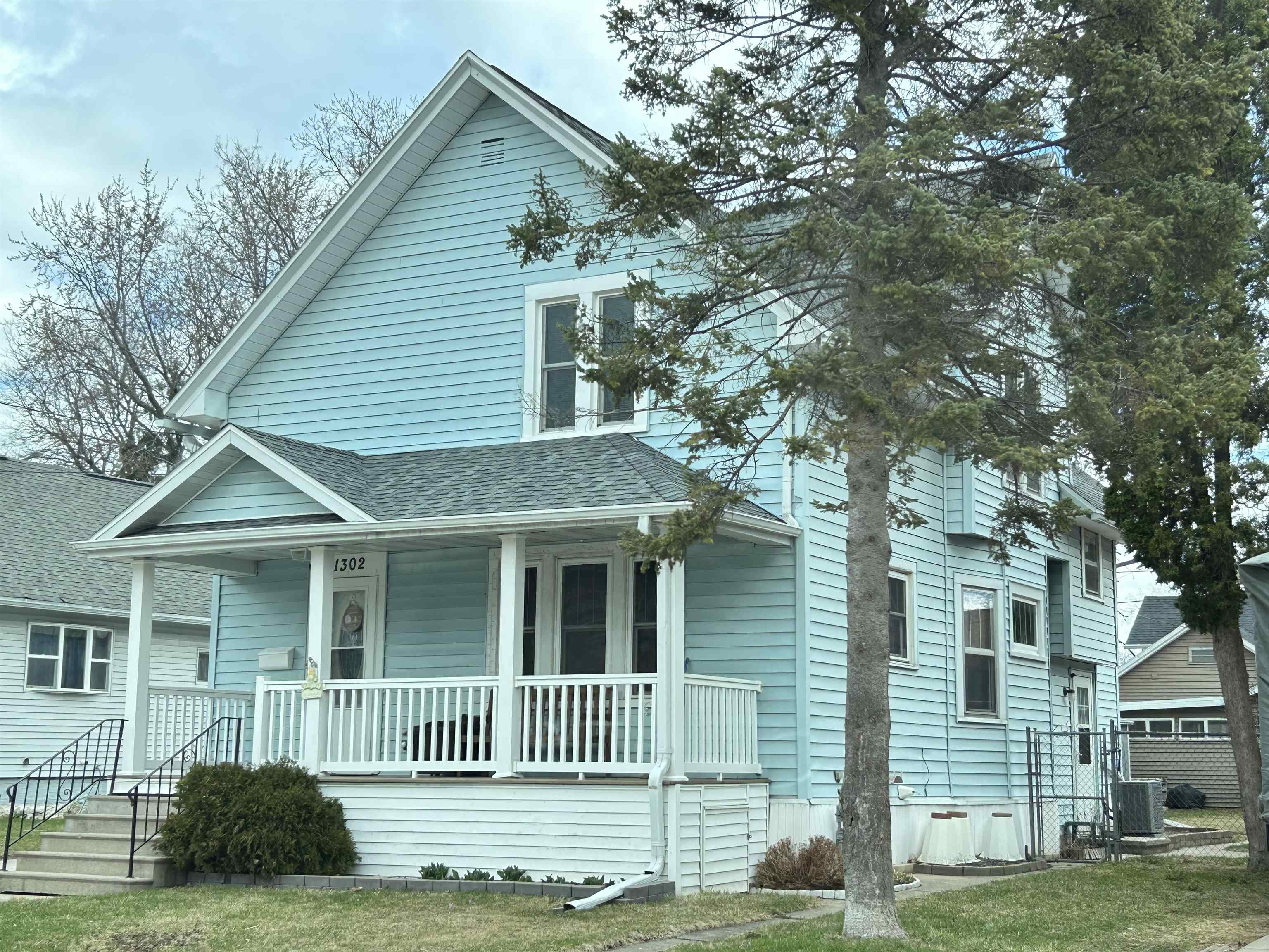 Oshkosh, Wisconsin 54901, United States, 4 Bedrooms Bedrooms, ,2 BathroomsBathrooms,Residential,Active,129601