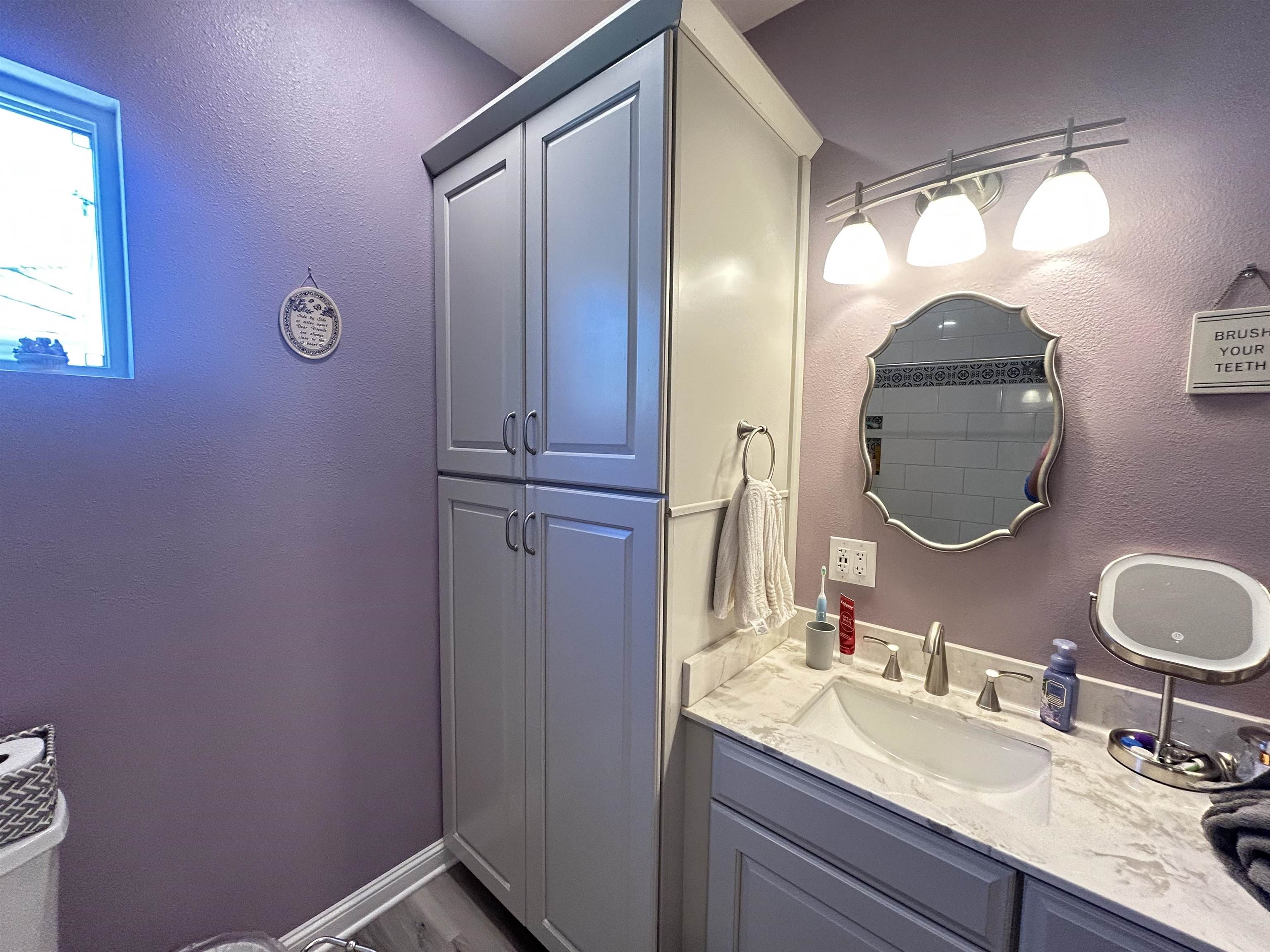 Oshkosh, Wisconsin 54901, United States, 4 Bedrooms Bedrooms, ,2 BathroomsBathrooms,Residential,Active,129601