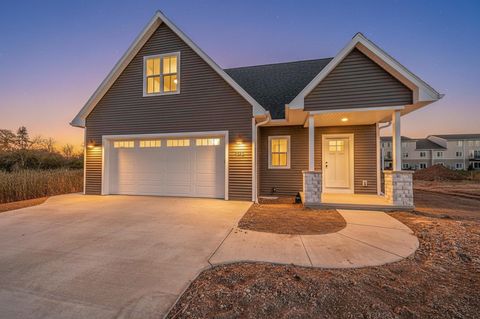 Photo of 1405 HOFFMAN Road, GREEN BAY, WI 54311 (MLS # 50317498)