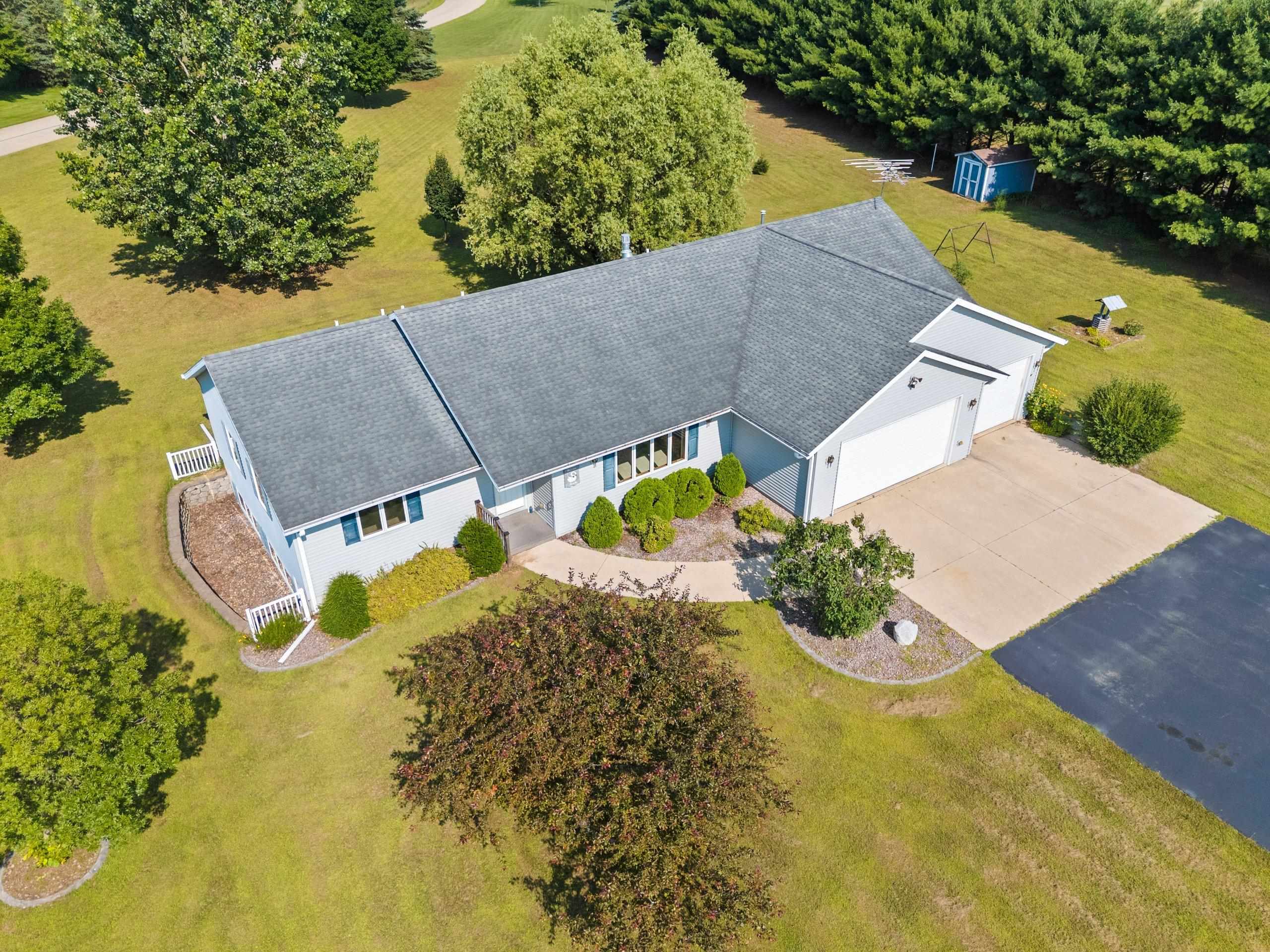 Clintonville, Wisconsin 54929, United States, 4 Bedrooms Bedrooms, ,4 BathroomsBathrooms,Residential,Active,171834