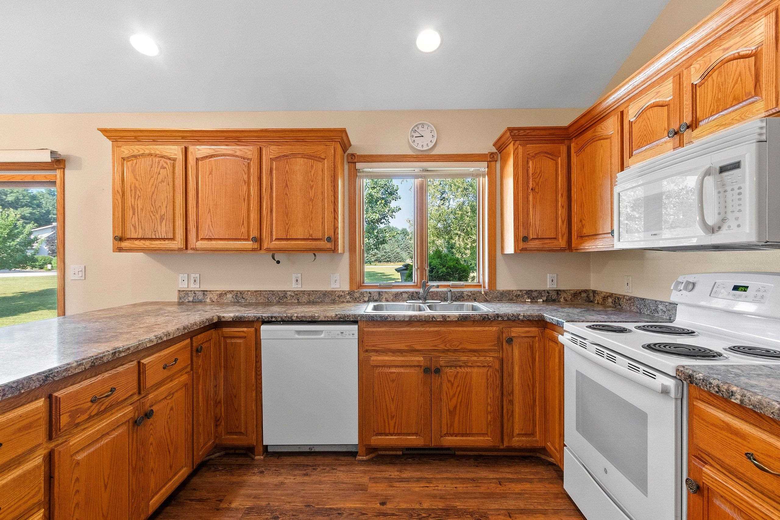 Clintonville, Wisconsin 54929, United States, 4 Bedrooms Bedrooms, ,4 BathroomsBathrooms,Residential,Active,171834