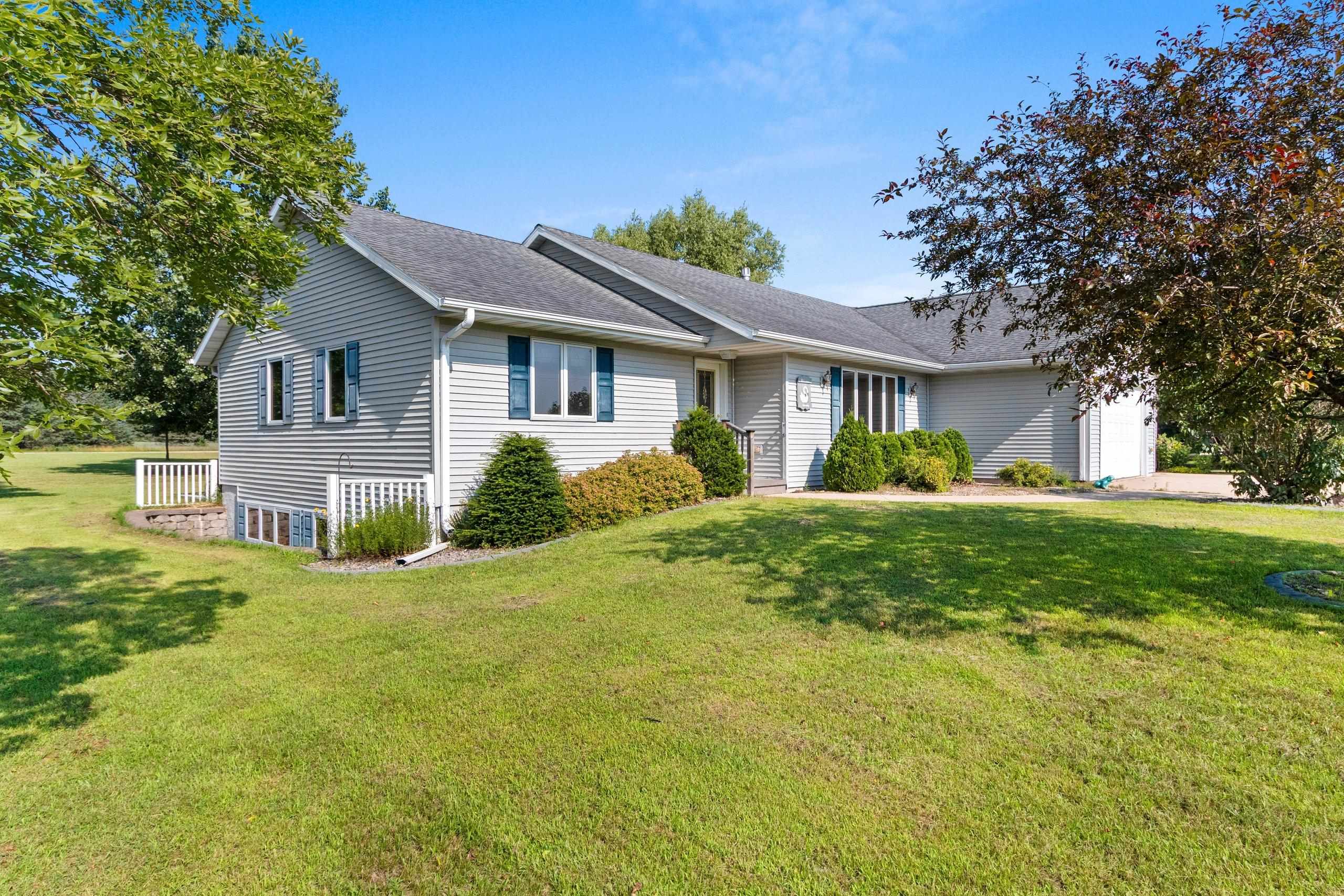 Clintonville, Wisconsin 54929, United States, 4 Bedrooms Bedrooms, ,4 BathroomsBathrooms,Residential,Active,171834