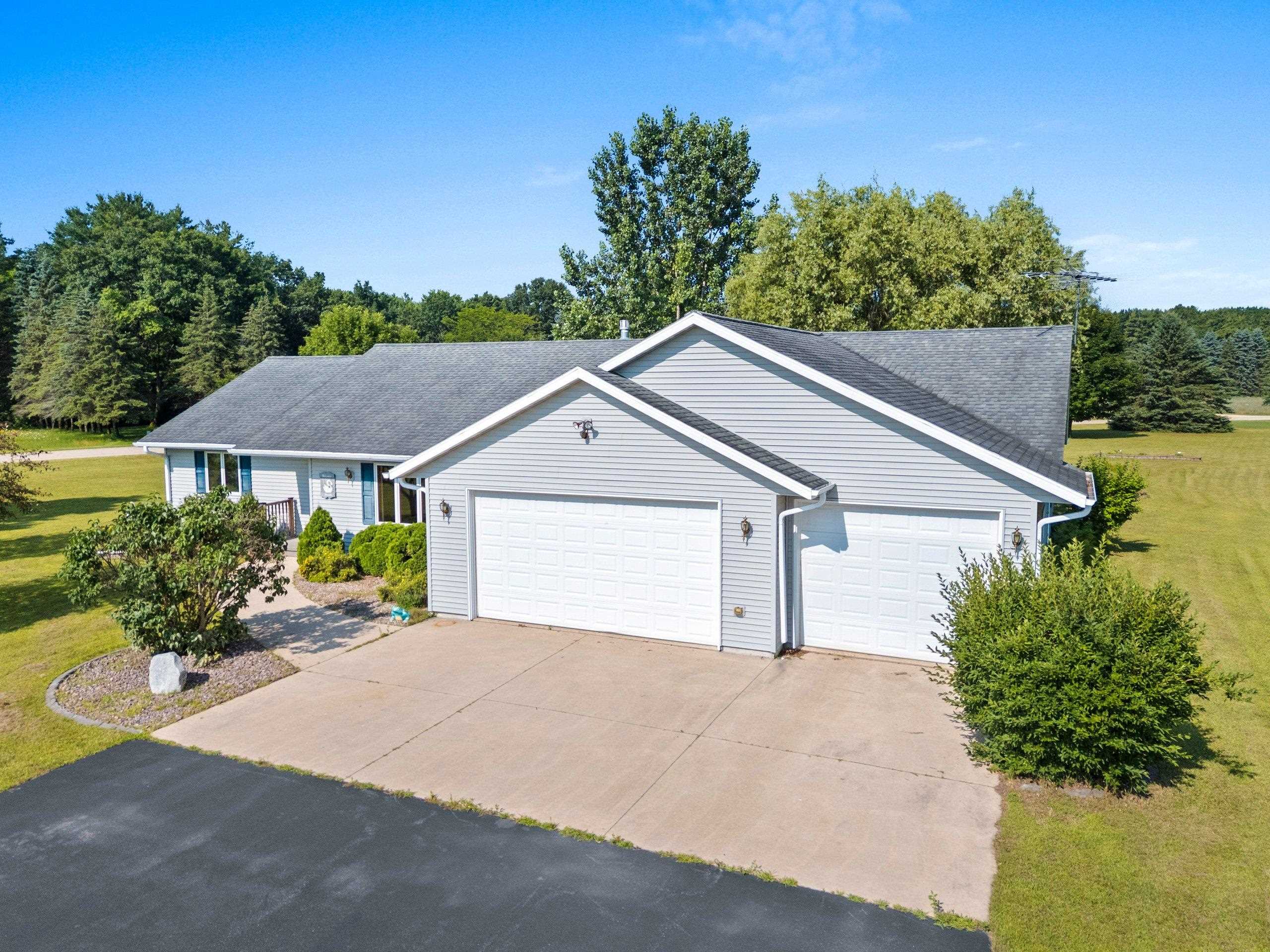 Clintonville, Wisconsin 54929, United States, 4 Bedrooms Bedrooms, ,4 BathroomsBathrooms,Residential,Active,171834