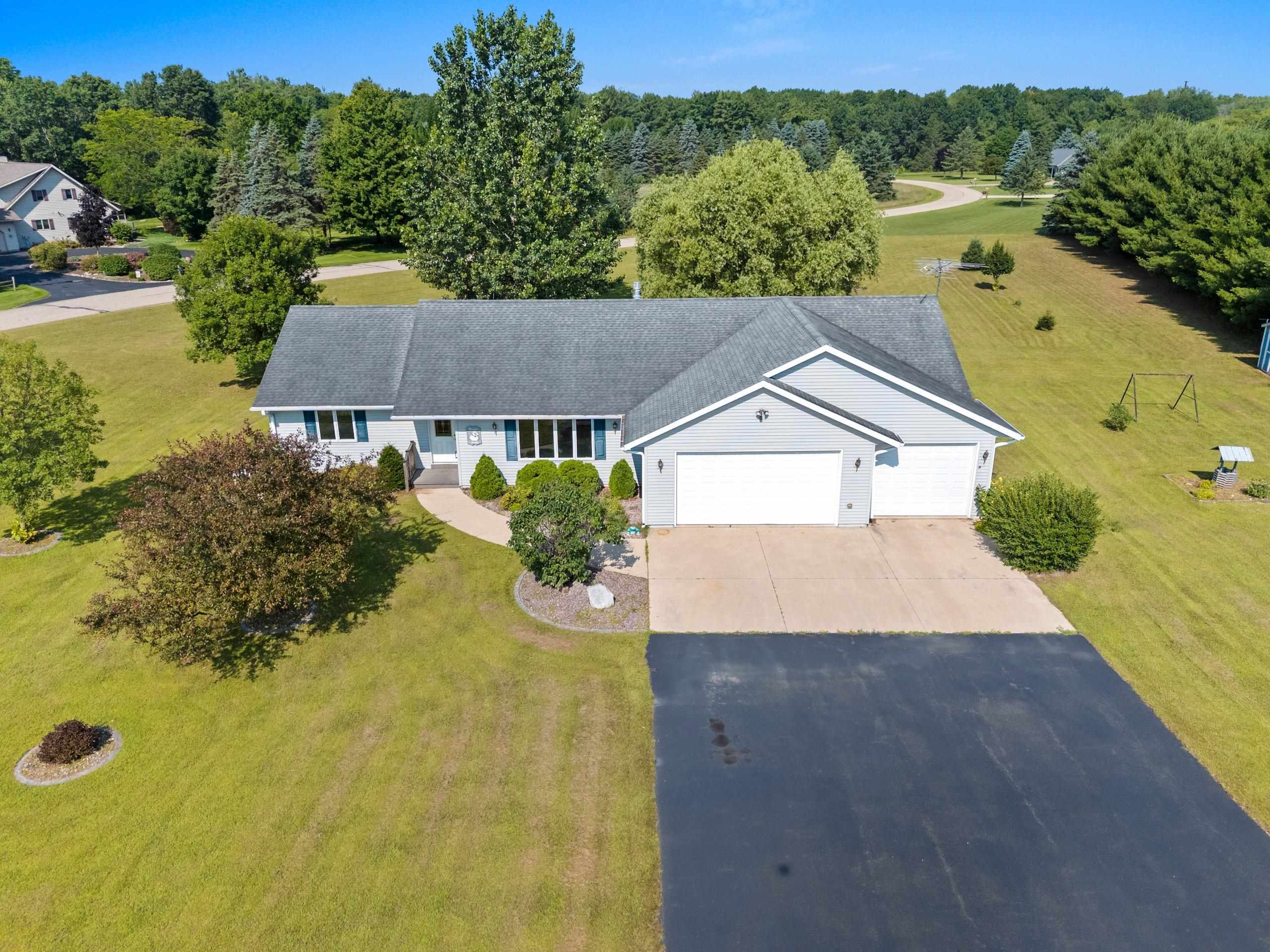 Clintonville, Wisconsin 54929, United States, 4 Bedrooms Bedrooms, ,4 BathroomsBathrooms,Residential,Active,171834