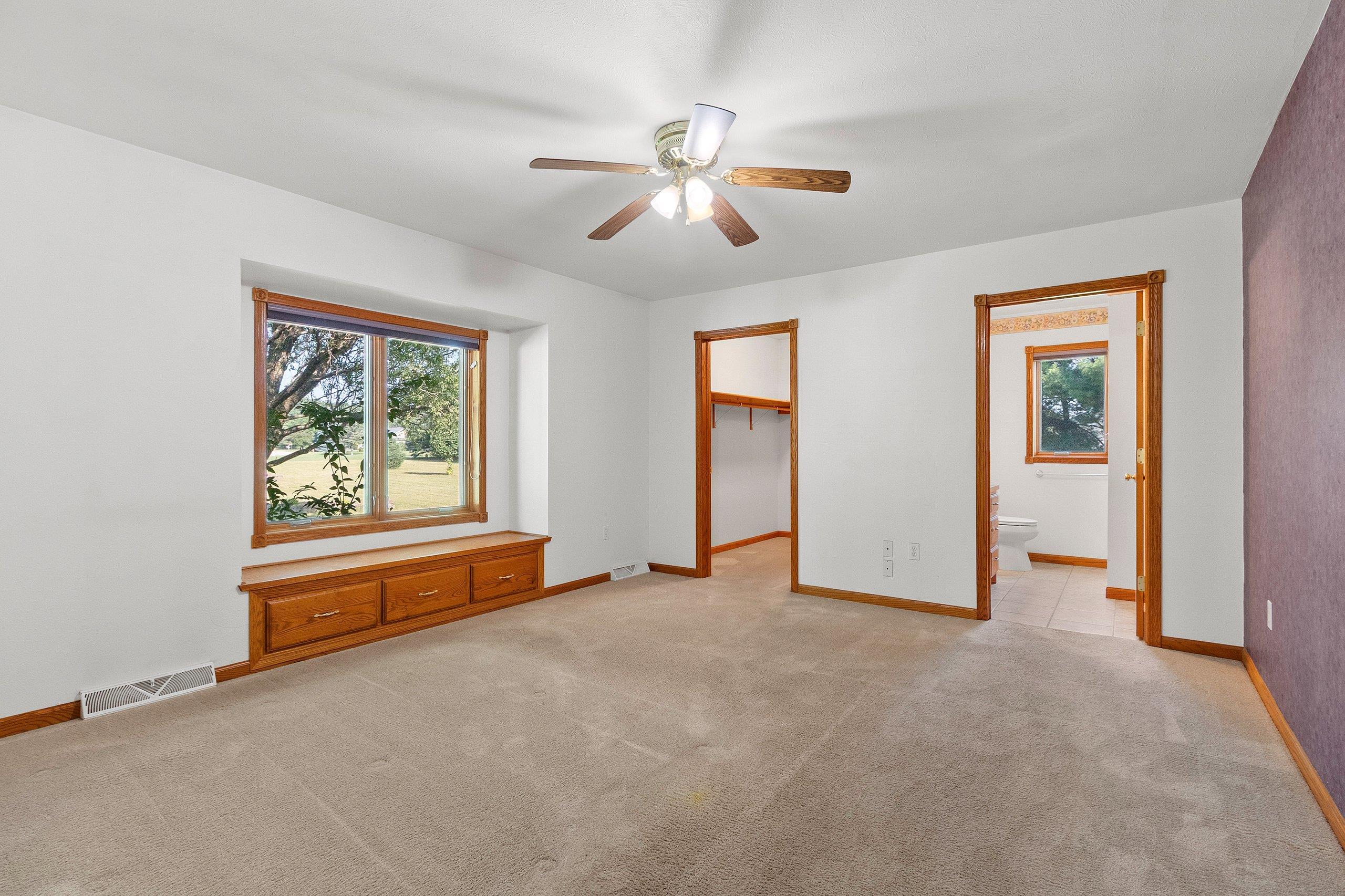 Clintonville, Wisconsin 54929, United States, 4 Bedrooms Bedrooms, ,4 BathroomsBathrooms,Residential,Active,171834