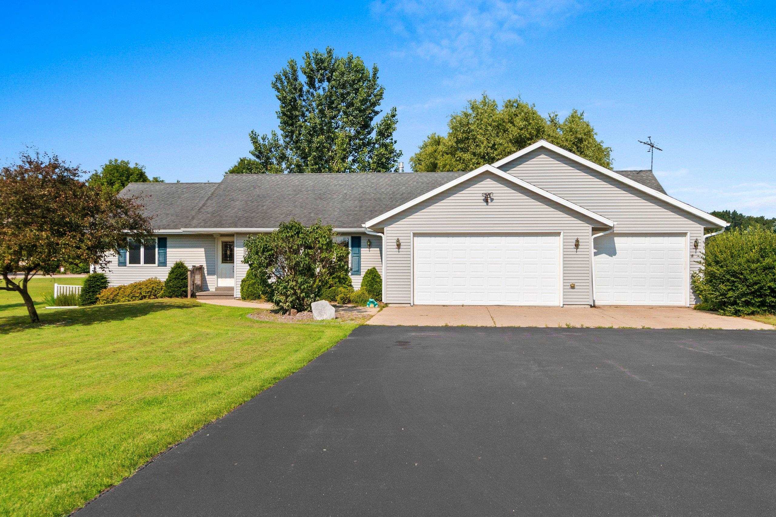 Clintonville, Wisconsin 54929, United States, 4 Bedrooms Bedrooms, ,4 BathroomsBathrooms,Residential,Active,171834