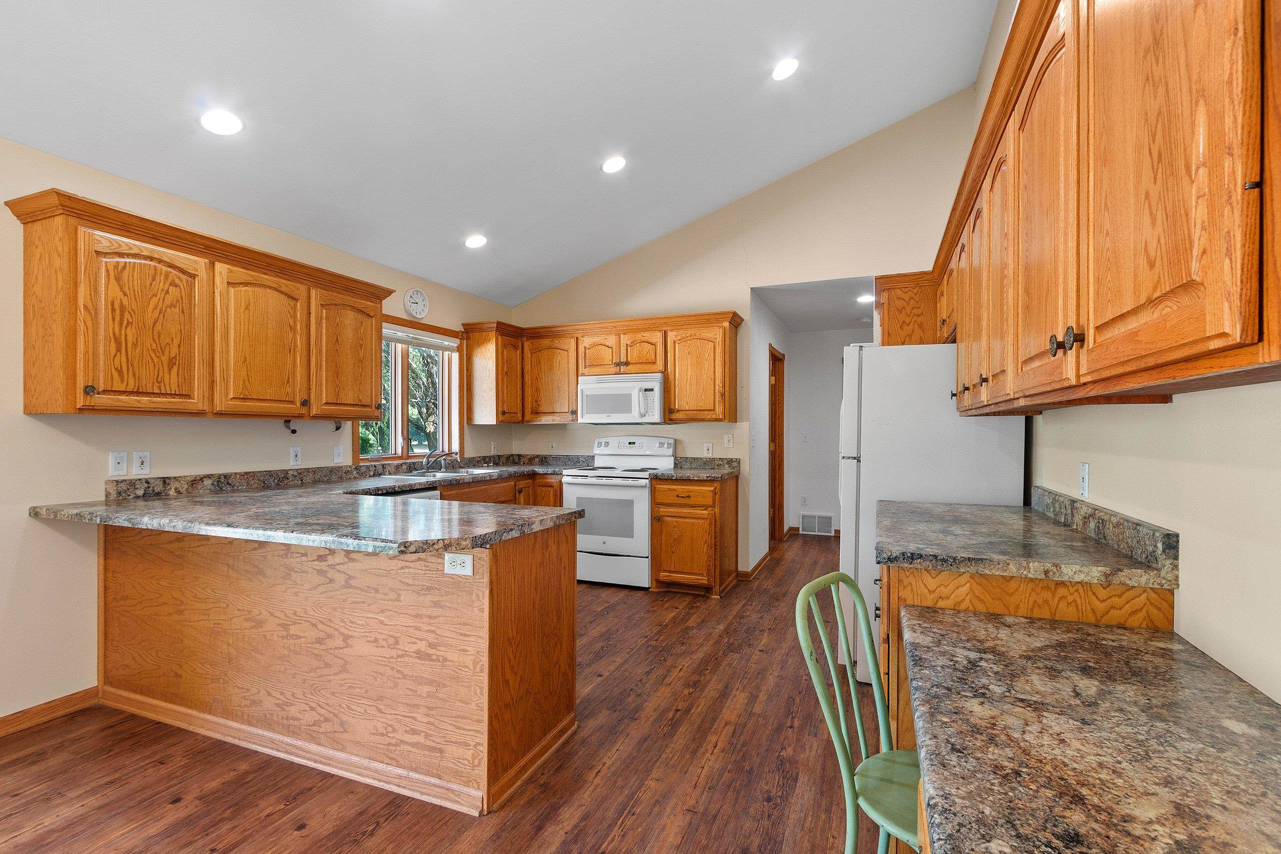 Clintonville, Wisconsin 54929, United States, 4 Bedrooms Bedrooms, ,4 BathroomsBathrooms,Residential,Active,171834