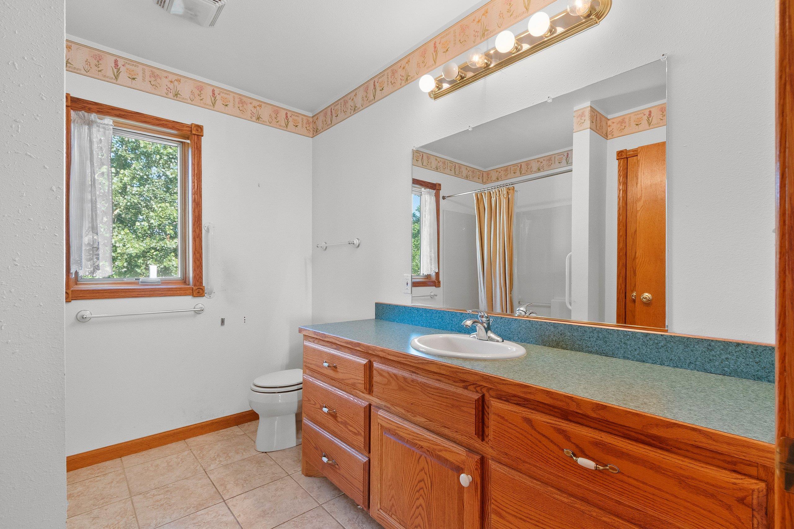 Clintonville, Wisconsin 54929, United States, 4 Bedrooms Bedrooms, ,4 BathroomsBathrooms,Residential,Active,171834