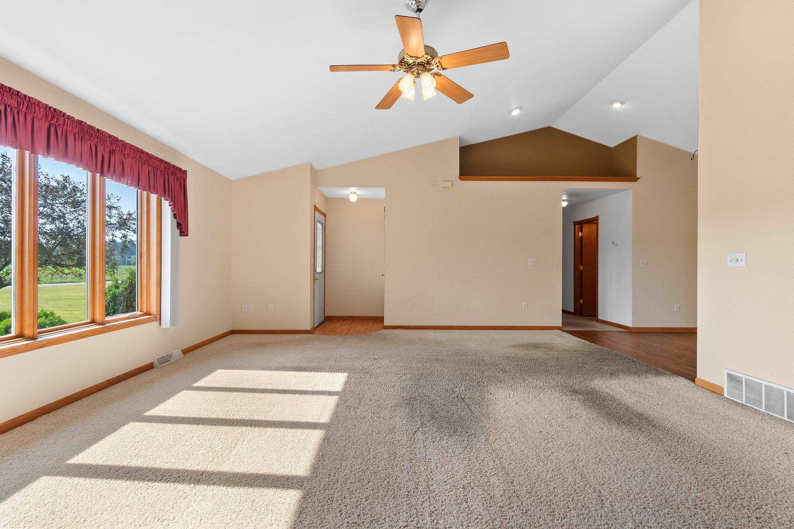 Clintonville, Wisconsin 54929, United States, 4 Bedrooms Bedrooms, ,4 BathroomsBathrooms,Residential,Active,171834