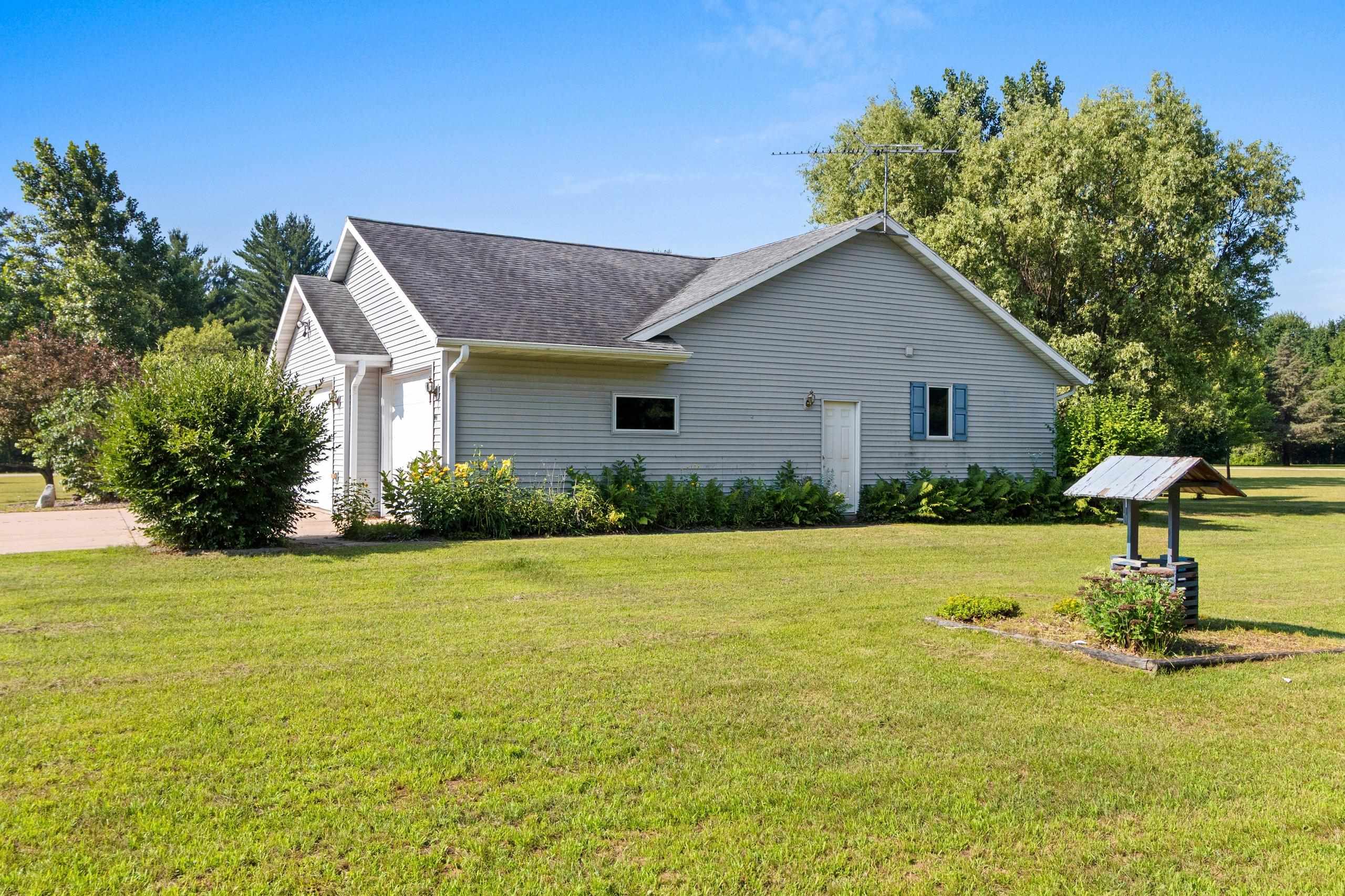 Clintonville, Wisconsin 54929, United States, 4 Bedrooms Bedrooms, ,4 BathroomsBathrooms,Residential,Active,171834