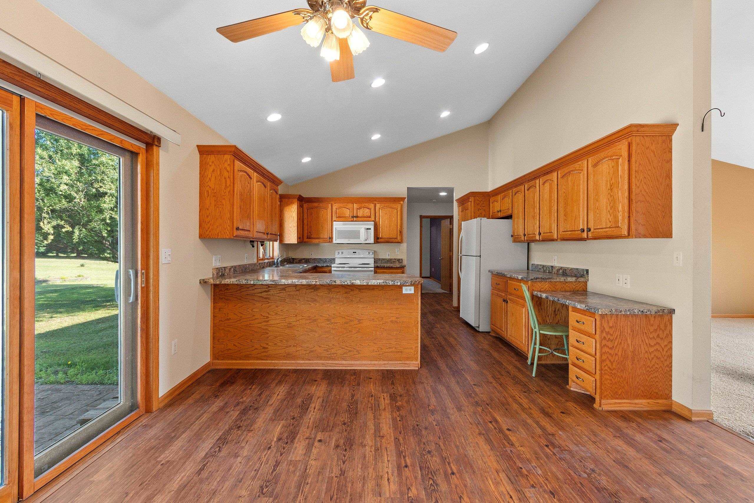 Clintonville, Wisconsin 54929, United States, 4 Bedrooms Bedrooms, ,4 BathroomsBathrooms,Residential,Active,171834