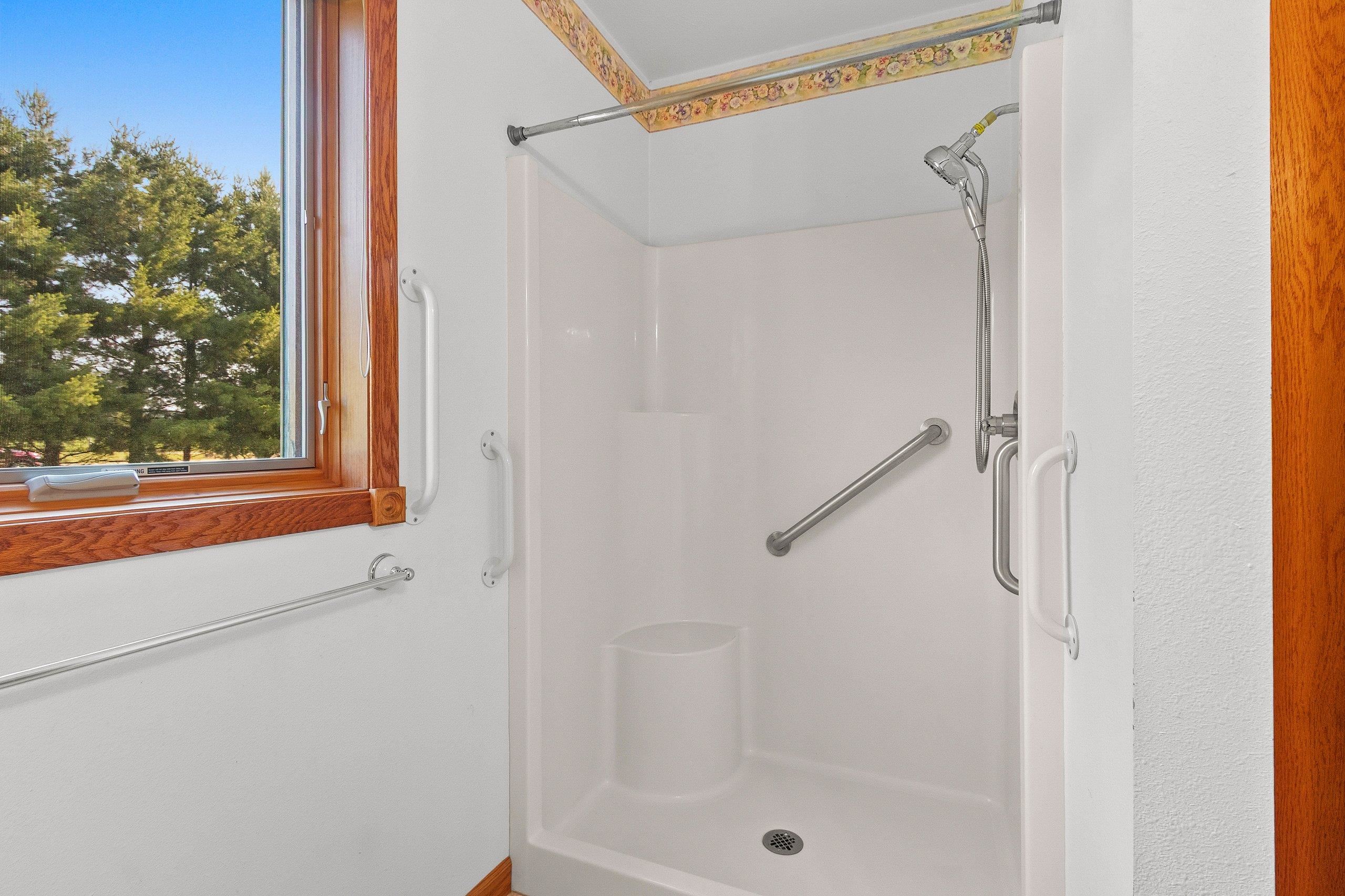 Clintonville, Wisconsin 54929, United States, 4 Bedrooms Bedrooms, ,4 BathroomsBathrooms,Residential,Active,171834