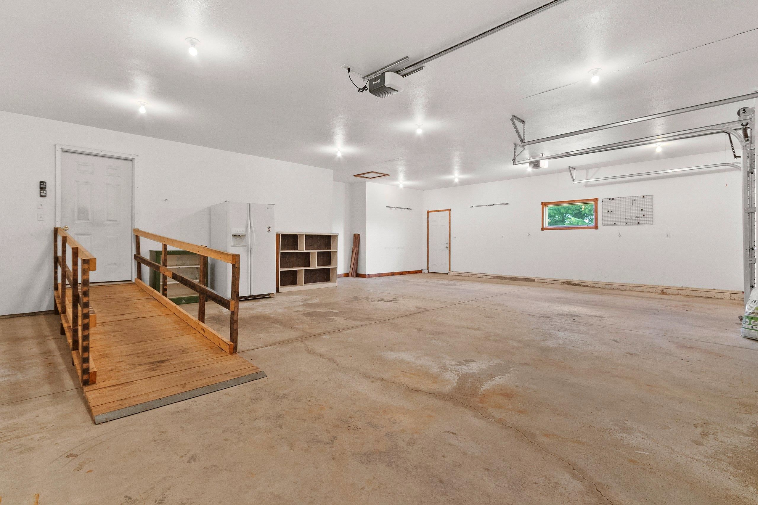 Clintonville, Wisconsin 54929, United States, 4 Bedrooms Bedrooms, ,4 BathroomsBathrooms,Residential,Active,171834