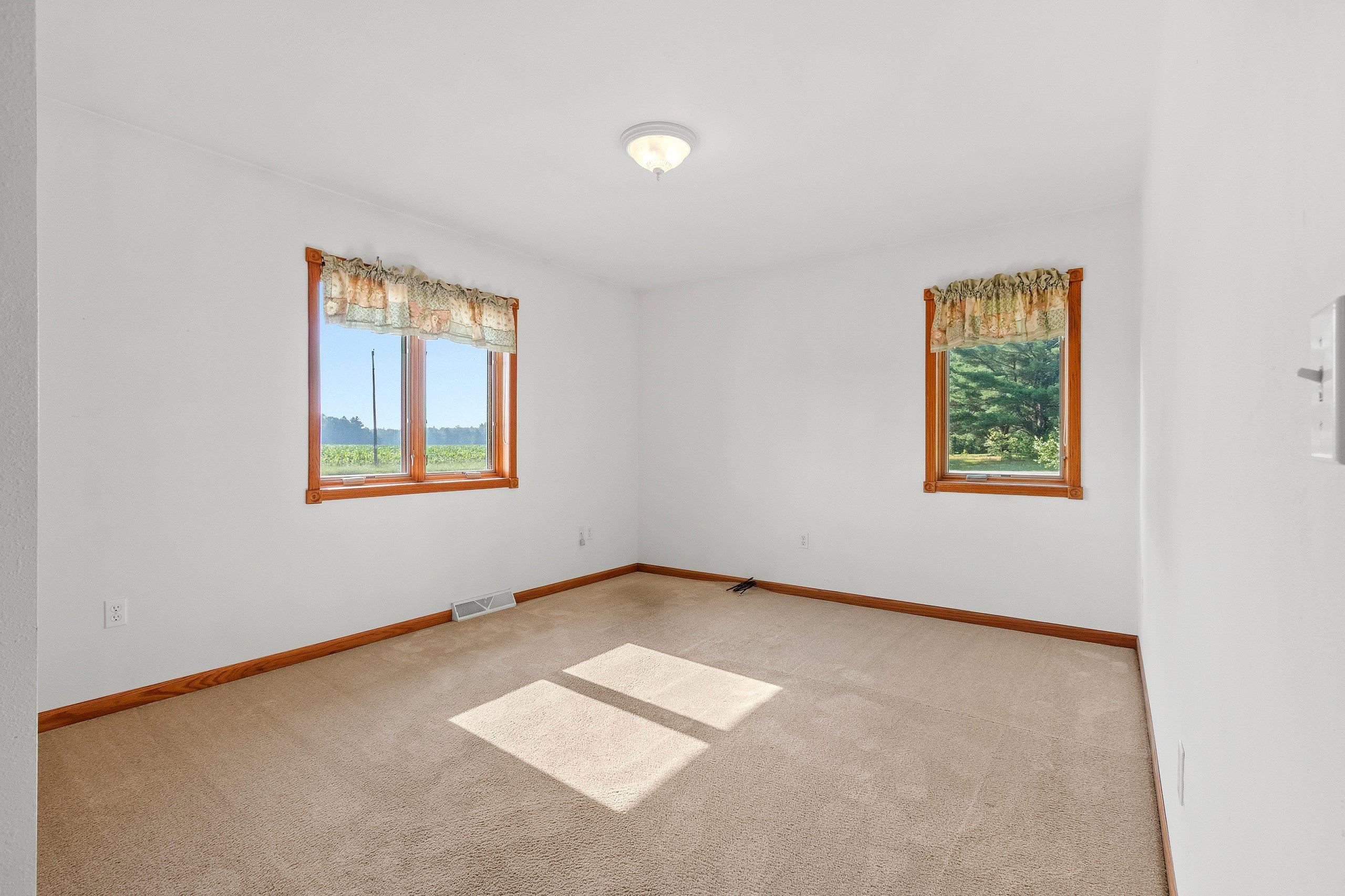 Clintonville, Wisconsin 54929, United States, 4 Bedrooms Bedrooms, ,4 BathroomsBathrooms,Residential,Active,171834