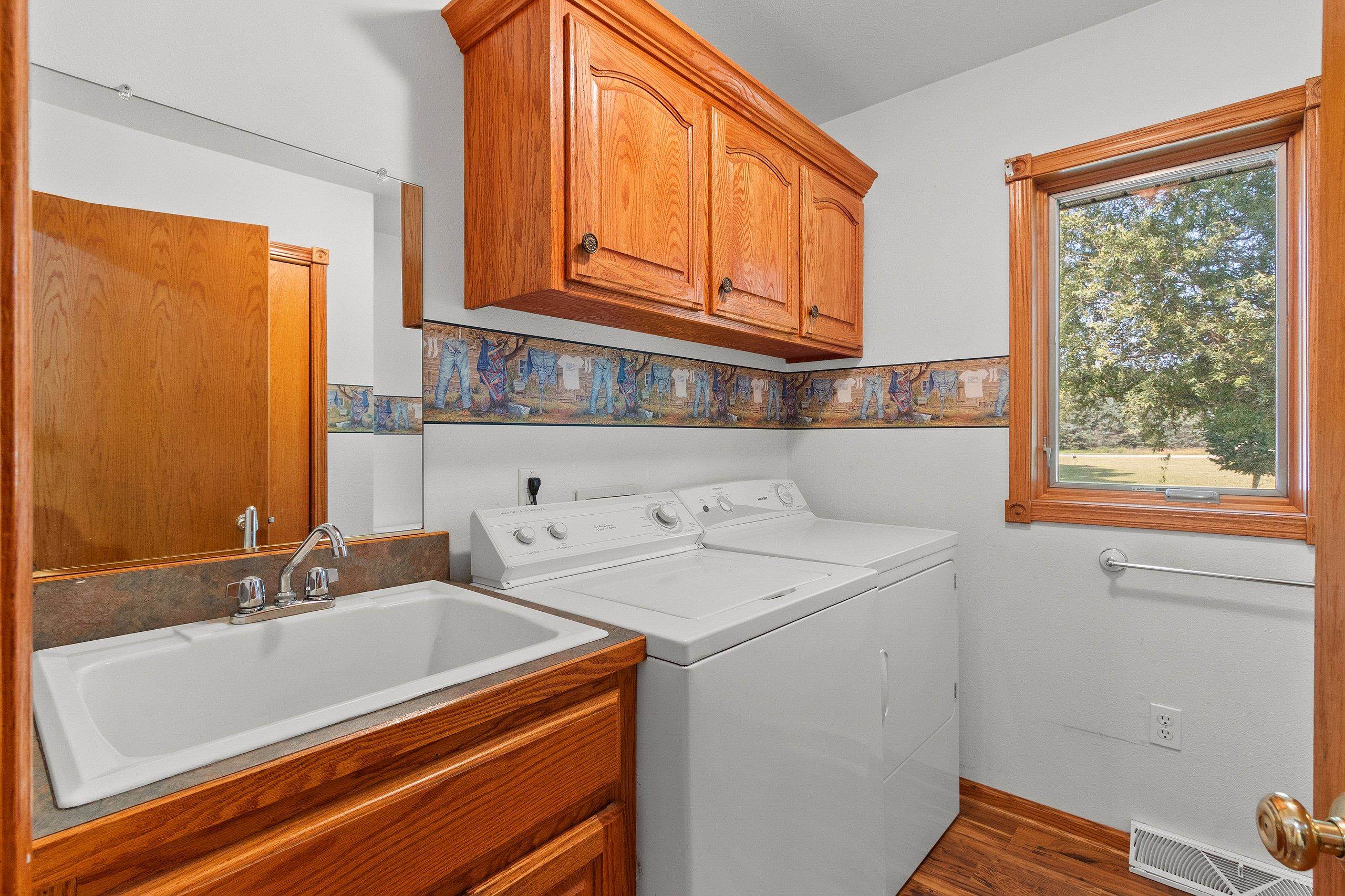 Clintonville, Wisconsin 54929, United States, 4 Bedrooms Bedrooms, ,4 BathroomsBathrooms,Residential,Active,171834