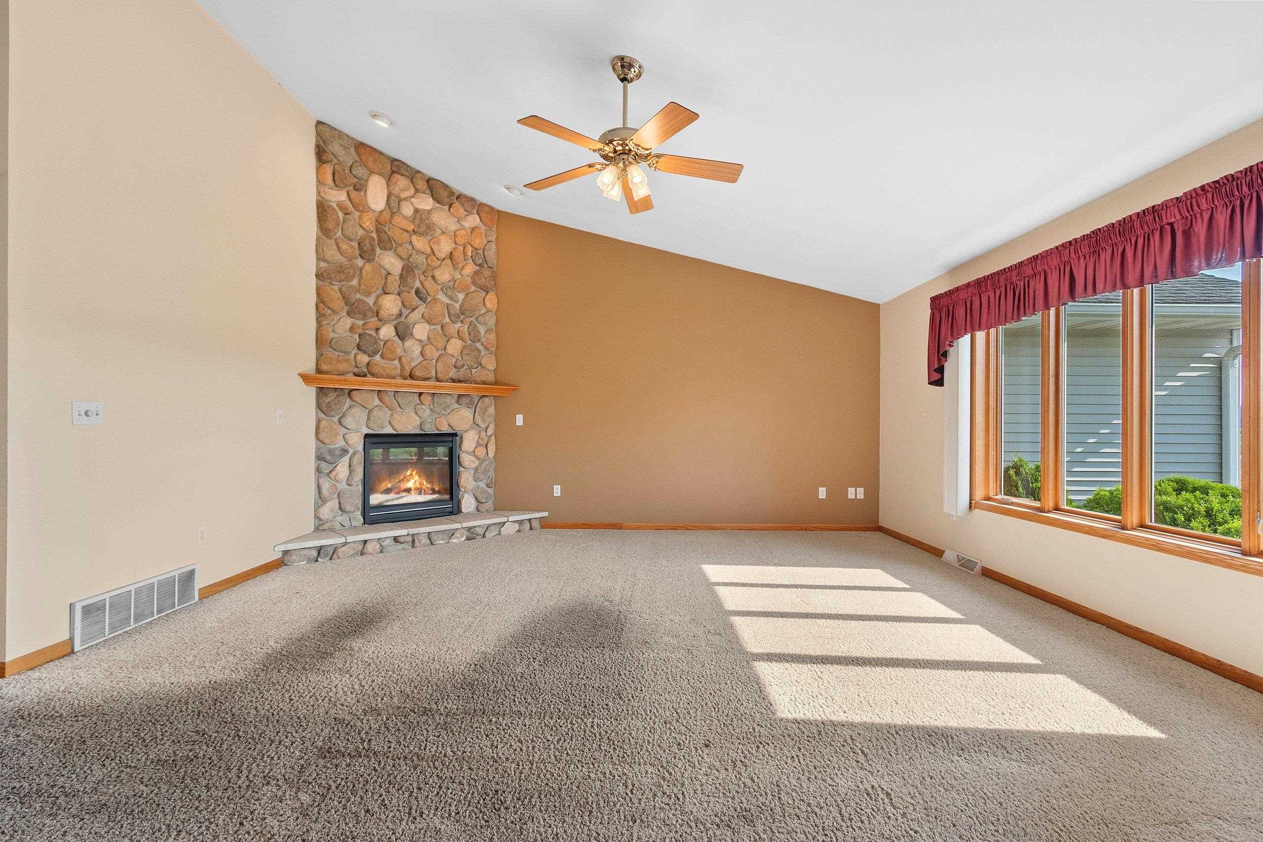 Clintonville, Wisconsin 54929, United States, 4 Bedrooms Bedrooms, ,4 BathroomsBathrooms,Residential,Active,171834