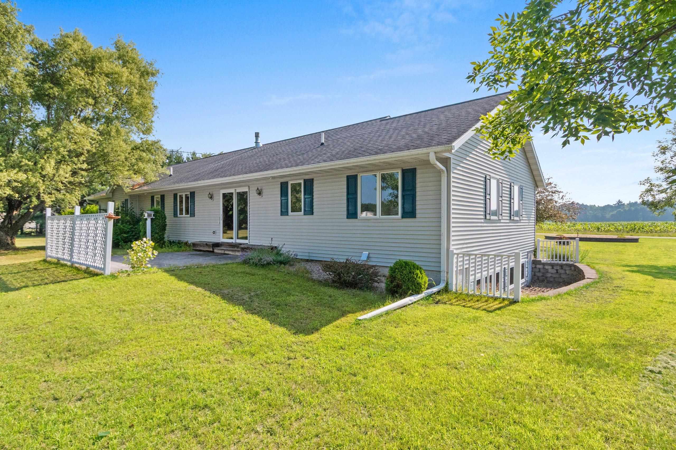 Clintonville, Wisconsin 54929, United States, 4 Bedrooms Bedrooms, ,4 BathroomsBathrooms,Residential,Active,171834