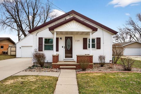 Photo of 739 PARK Street, WRIGHTSTOWN, WI 54180 (MLS # 50323328)