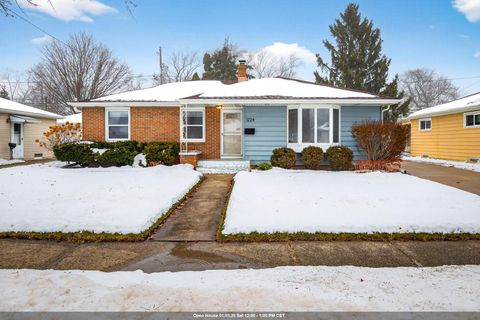 Photo of 1224 E MARQUETTE Street, APPLETON, WI 54911 (MLS # 50319448)