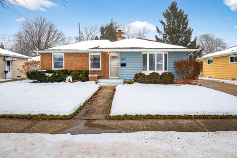 Photo of 1224 E MARQUETTE Street, APPLETON, WI 54911 (MLS # 50319448)