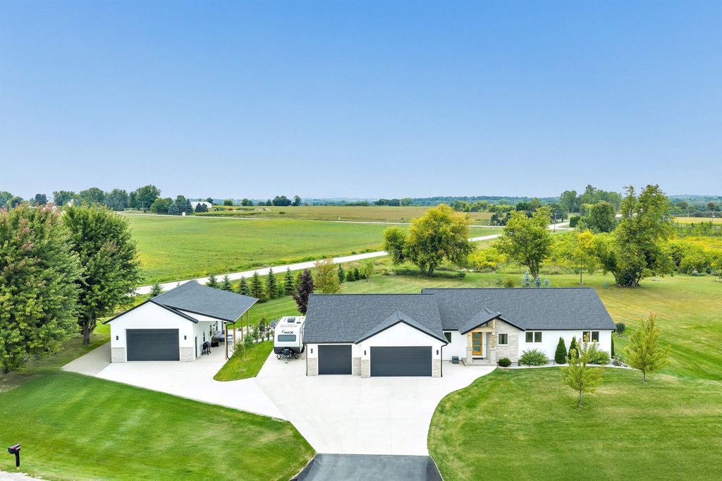 Photo of W6084 AUTUMN MIST Trail, APPLETON, WI 54913 (MLS # 50315175)