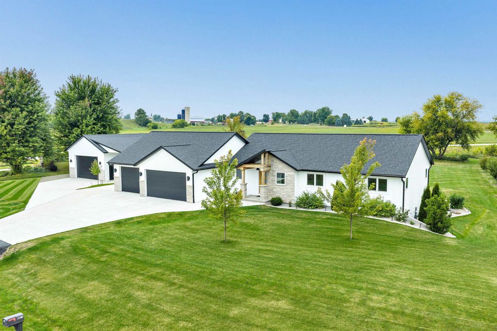 Photo of W6084 AUTUMN MIST Trail, APPLETON, WI 54913 (MLS # 50315175)