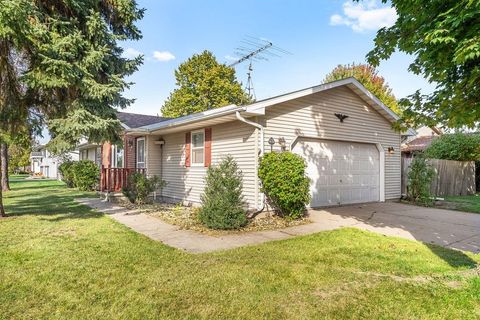 Photo of 850 HENNESSY Street, OSHKOSH, WI 54904 (MLS # 50316137)