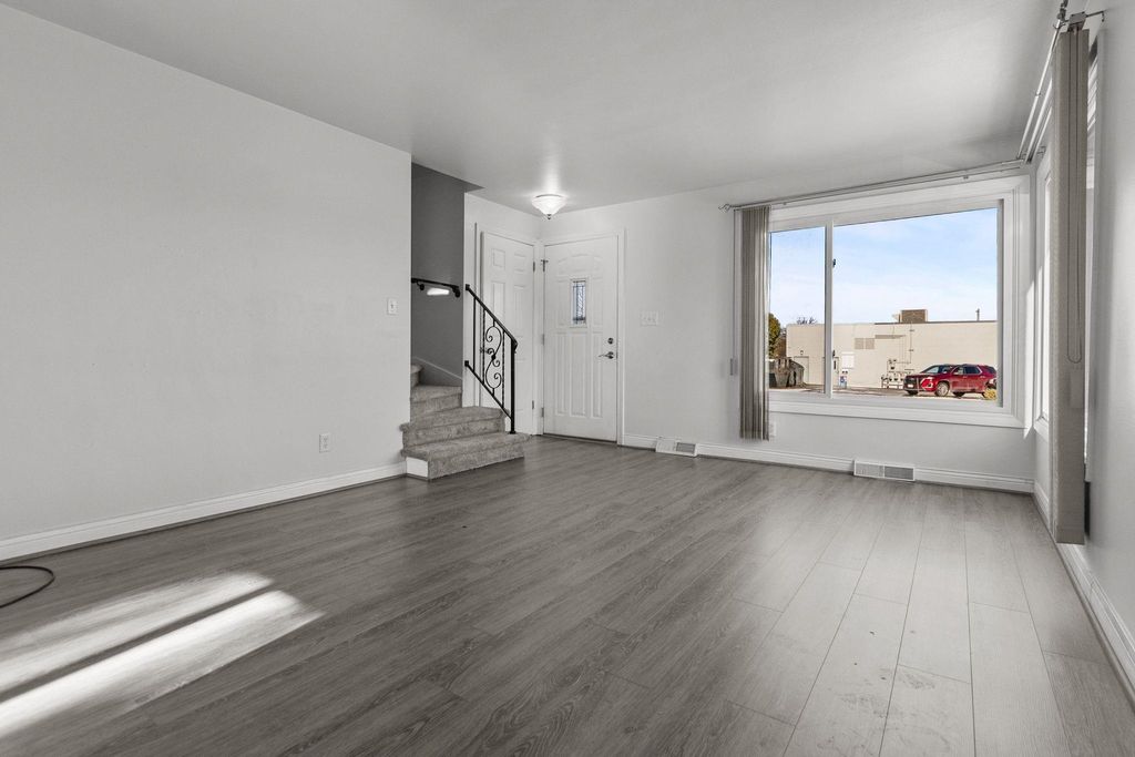 Photo of 701 E LONGVIEW Drive, APPLETON, WI 54911 (MLS # 50317415)