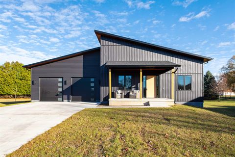 Photo of 2120 TORI Lane, MARINETTE, WI 54143 (MLS # 50318386)