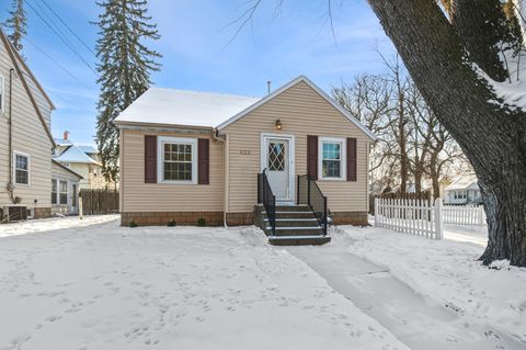 Photo of 833 BLESCH Place, GREEN BAY, WI 54303 (MLS # 50319073)