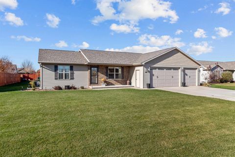 Photo of 607 DEBRUIN Road, COMBINED LOCKS, WI 54113 (MLS # 50318291)