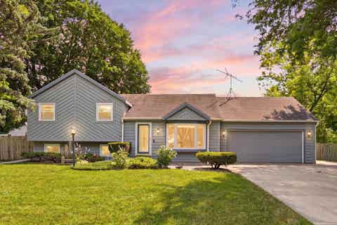 Photo of 1303 GREEN VALLEY Drive, NEENAH, WI 54956 (MLS # 50330534)