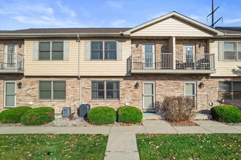 Photo of 1690 DRUM CORPS Drive #H, MENASHA, WI 54952 (MLS # 50318668)