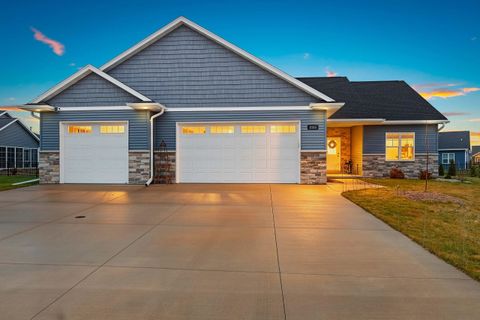 Photo of 2153 CAROLINE Court, NEENAH, WI 54956 (MLS # 50318692)