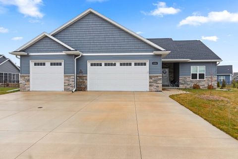 Photo of 2153 CAROLINE Court, NEENAH, WI 54956 (MLS # 50318692)
