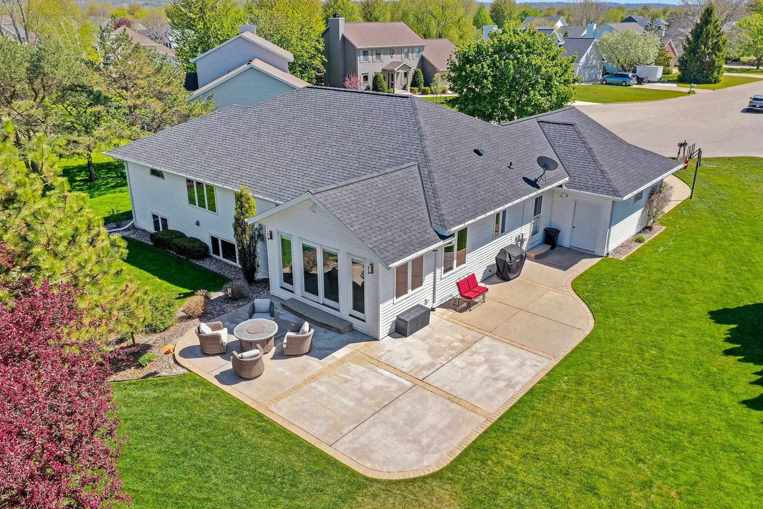715 HICKORY VALLEY Court