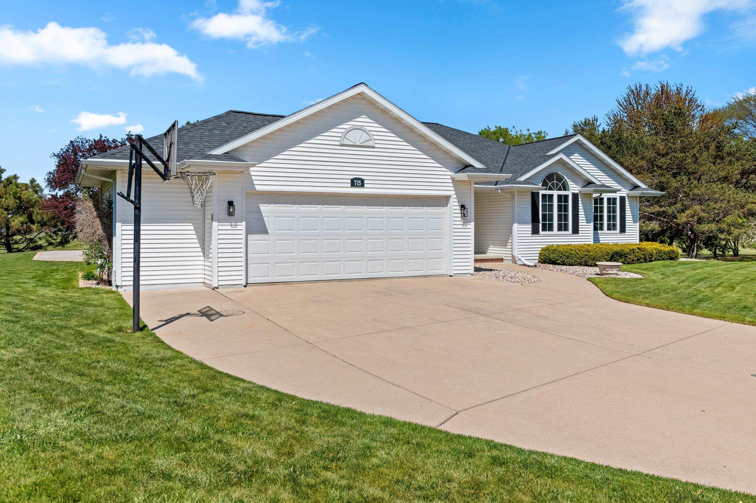 715 HICKORY VALLEY Court