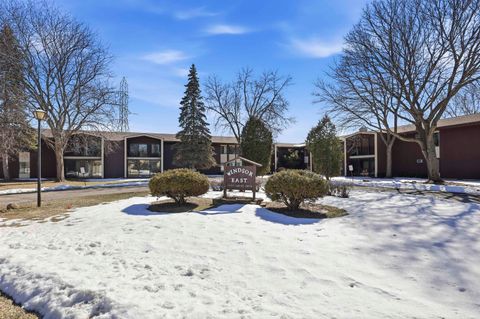 Photo of 1699 ALCAN Drive #212, MENASHA, WI 54952 (MLS # 50322758)