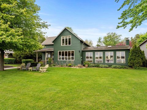 Photo of 1350 MEMORIAL Drive, STURGEON BAY, WI 54235 (MLS # 50309354)