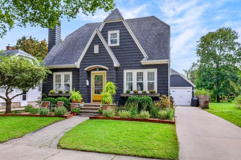 Photo of 425 E CIRCLE Street, APPLETON, WI 54911 (MLS # 50333083)