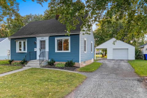 Photo of 1833 N OWAISSA Street, APPLETON, WI 54911 (MLS # 50316140)