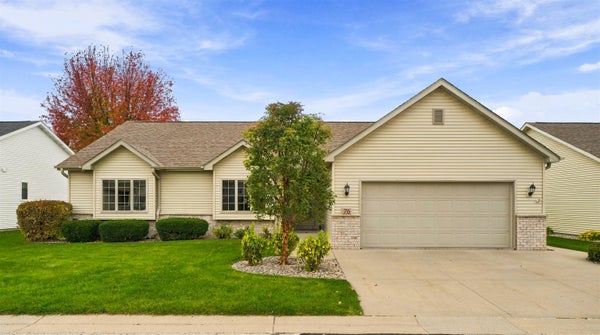 76 PENBROOK CIR, APPLETON, WI 54913 - Image 8ead8ebd5d371eeccf1cccb0608db33b/4011456606