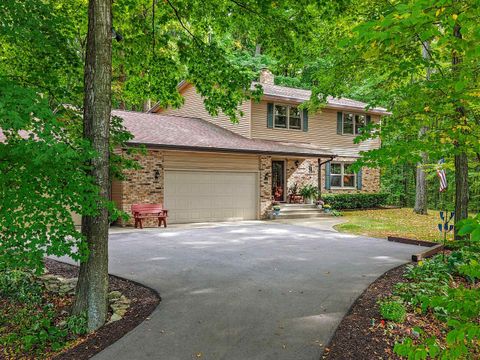 Photo of 5495 N MAPLE HEIGHTS Circle, STURGEON BAY, WI 54235 (MLS # 50316219)
