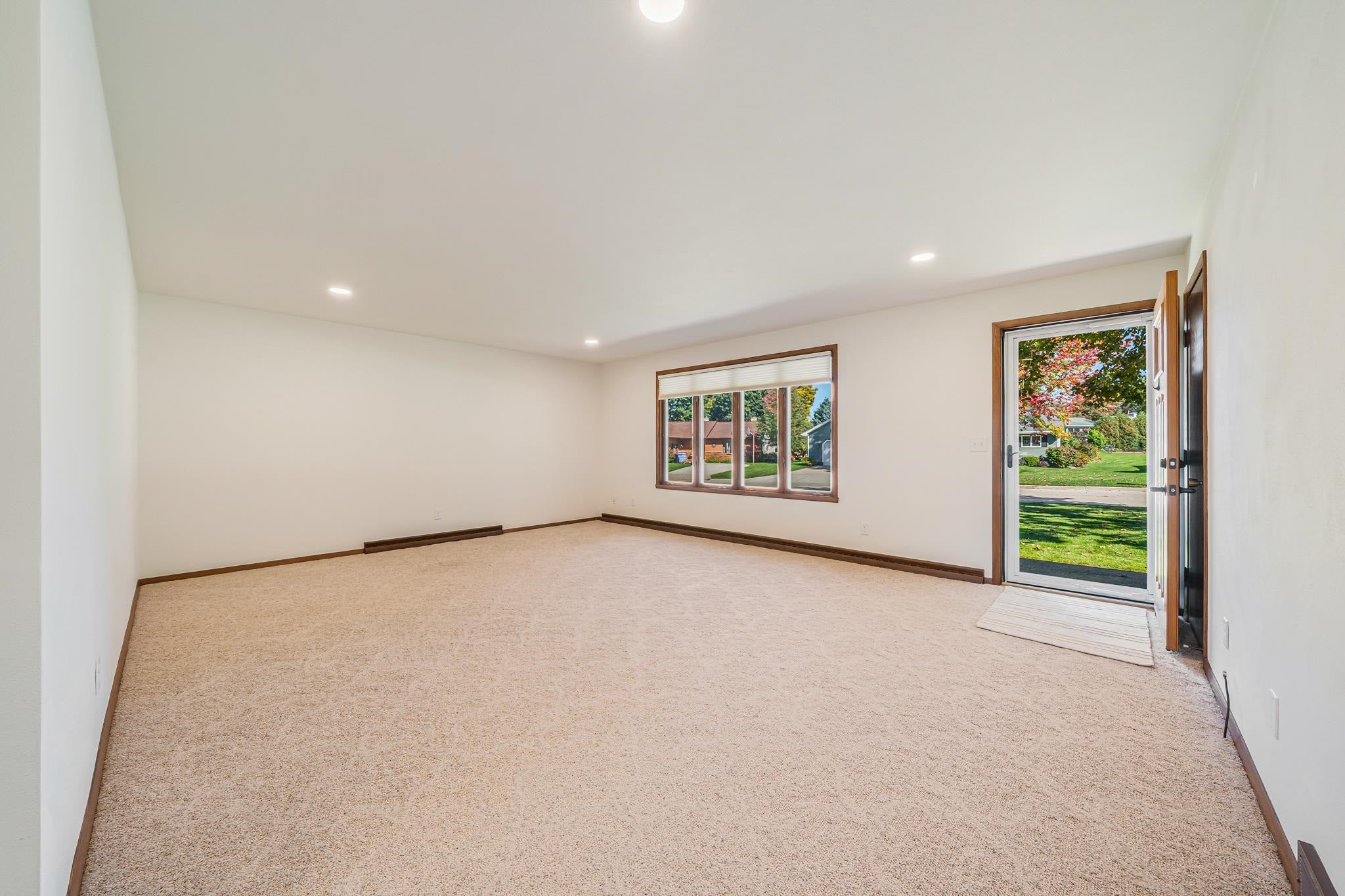 1413 W EDMUND Drive