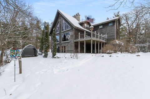 Photo of 4901 SPIREA Road, OCONTO, WI 54153 (MLS # 50315878)