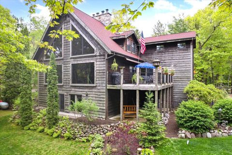 Photo of 4901 SPIREA Road, OCONTO, WI 54153 (MLS # 50315878)